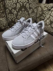 Кроссовки Adidas (1 фото из 4)