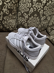 Кроссовки Adidas (2 фото из 4)