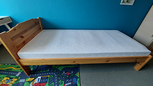 Voodi, täispuidust, madratsiga 90x200 cm (2 foto / 3)