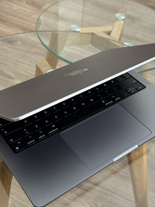 Apple Macbook Pro (14” 2021, M1 Pro, 32GB, 500GB) (3 foto / 3)