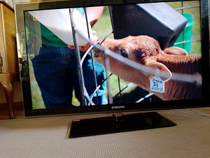Teler 40"(102cm) Samsung LE40C659M1W (1 foto / 5)