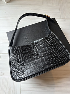 Saint Laurent väga hea replika (2 foto / 2)