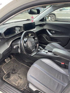 Peugeot 2008 1.2 (2020 г.) (5 фото из 9)