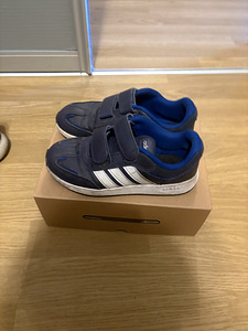 Adidas tossud poistele (1 foto / 3)