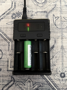 Nitecore laadija (4 foto / 7)