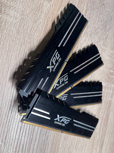 XPG GAMMIX D10 DDR4 32GB (8GBx4) (1 foto / 2)