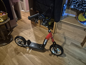 Laste tõukeratas Enero Ghost Raider 10, punane. (1 foto / 3)