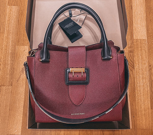 Сумка Burberry Buckle medium (1 фото из 8)