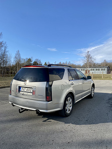 Cadillac SRX (4 foto / 6)