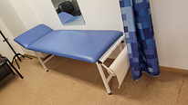 Массажный стол/стол для пациента на металлическом каркасе, с