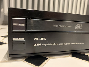 Проигрыватель компакт-дисков Philips CD304 (2 фото из 9)