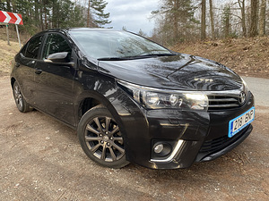 Toyota Corolla (4 foto / 8)