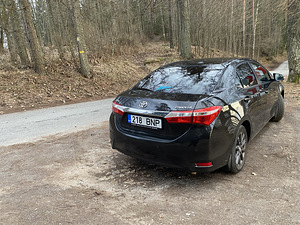 Toyota Corolla (5 foto / 8)