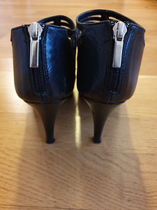 Mustad kingad Barbara Bucci, 37 (3 foto / 3)