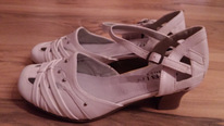 Новые белые туфли 37