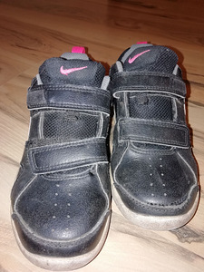 Обувь на девочку Nike р.30 (2 фото из 3)