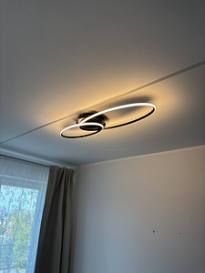 Modernne must LED laevalgusti