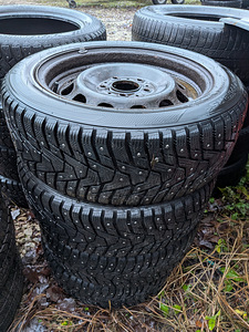 Шипованные шины с дисками 195/55/R16 Hankook (1 фото из 2)