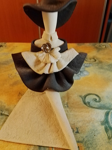 Avantgarde nainen patsas (1 valokuva sivusta 4)