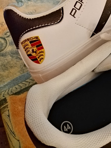 Porsche lenkkarit valkoiset raita kuvioilla ja logo (5 valokuva sivusta 7)