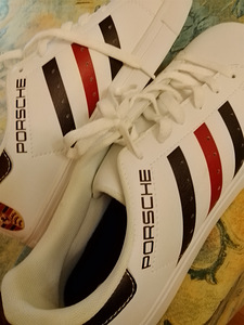 Porsche lenkkarit valkoiset raita kuvioilla ja logo (6 valokuva sivusta 7)