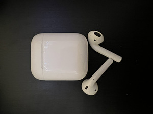 Apple AirPods (1 foto / 2)