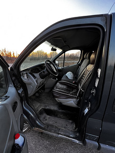 Opel Vivaro 2.5 tdci (7 foto / 14)