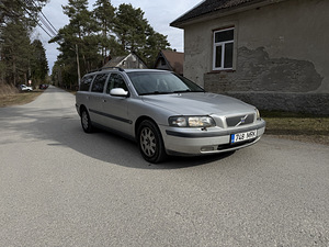Volvo v70 2002a 120kw (2 foto / 7)
