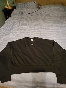 Naiste pusa Nike, XL (1 foto / 3)