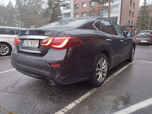 INFINITI Q70 (6 foto / 12)