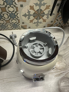 Blender SMEG 300W (2 foto / 6)
