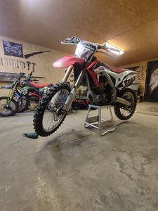 Honda CRF 450R 2016 (2 foto / 4)