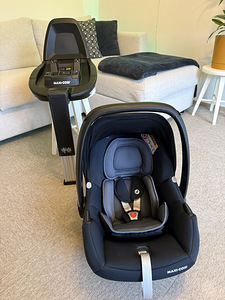 Maxi-Cosi Tinca + FamilyFix2 ISOFIX комплект + обувь (2 фото из 8)