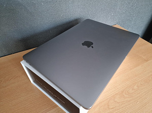 Macbook pro 13" (2016) (2 foto / 3)