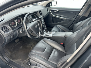 Volvo S60 2.4, 151 kw, 2011.a. (4 foto / 5)