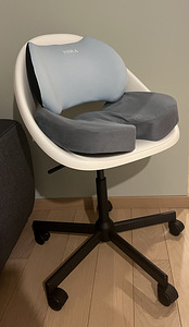 Comfortable office chair with ergonomic seat cushion and lum (1 foto / 6)