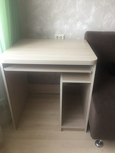 Письменный стол (2 фото из 2)