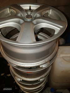 15 tolli valuvelgi ... seisis vw passat b5 (4 foto / 5)