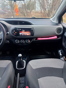 Toyota yaris (9 foto / 11)