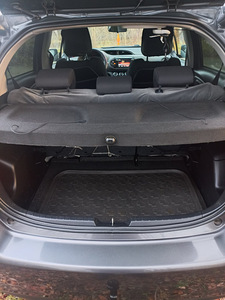 Toyota yaris (11 foto / 11)