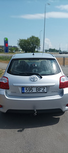 Toyota Auris 1.6 97kw бензин 2011 (7 фото из 14)