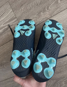 Adidas jalgpallijalatsid (4 foto / 5)
