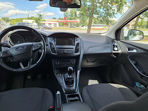 Ford Focus (9 foto / 15)