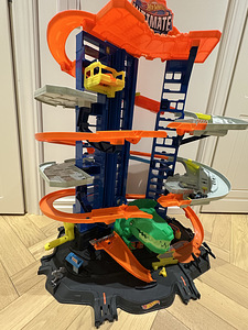 MÄNGUASI — Hot Wheels Ultimate Garage (3 foto / 4)