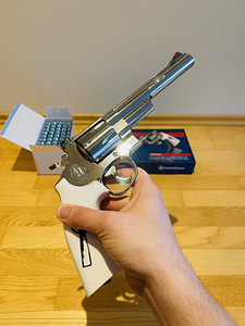 UUS UMAREX SMITH & WESSON 629 6,5 CO2 Revolver (7 foto / 10)