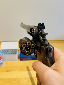 UUS UMAREX SMITH & WESSON M29 8 3/8" 4,5mm CO2 revolver kit (9 foto / 10)
