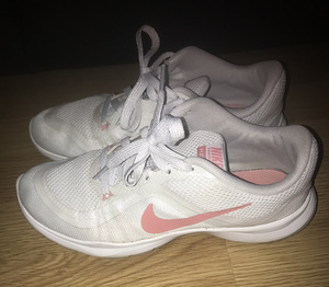 Кроссовки Nike (2 фото из 4)