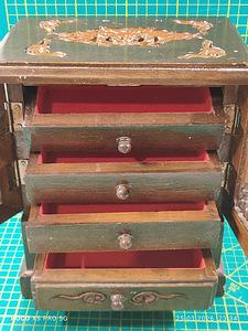 Jewelry cabinet-like box (2 foto / 5)