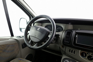 Renault Trafic Passenger 2.5 dCi 99kW (5 foto / 8)