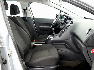Peugeot 5008 Elegance 1.6 88kW (6 foto / 8)
